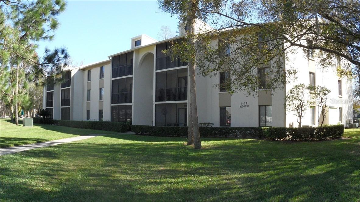 1423 Pine Glen Ln. #E3, Tarpon Springs, FL 34688