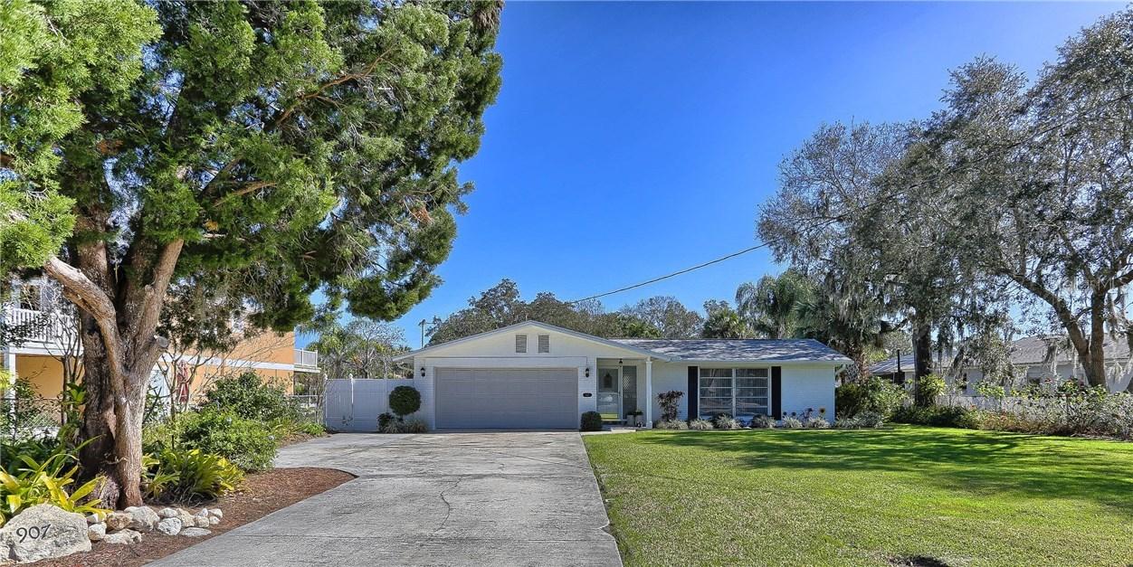 907 S Florida Ave., Tarpon Springs, FL 34689