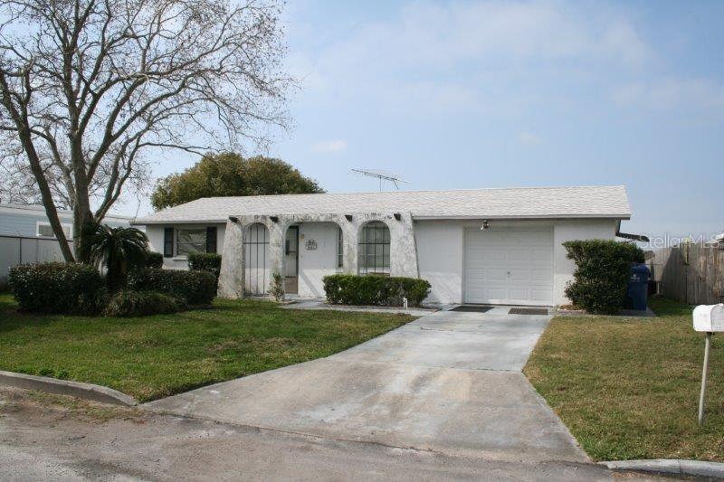 2151 Riomar Dr., Holiday, FL 34691