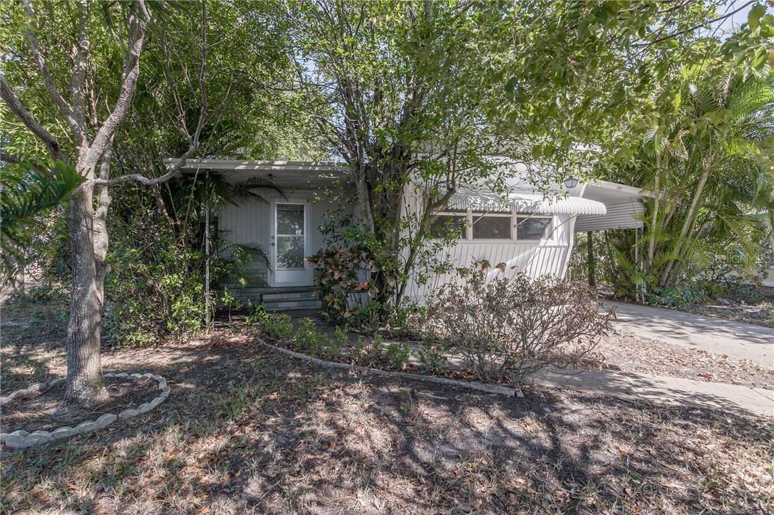 111 Freedom Ct. #27, Palm Harbor, FL 34684