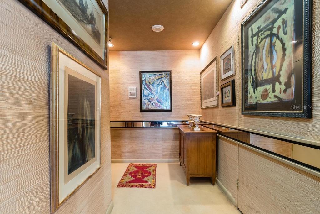1 Beach Dr. #2708, St Petersburg, FL 33701
