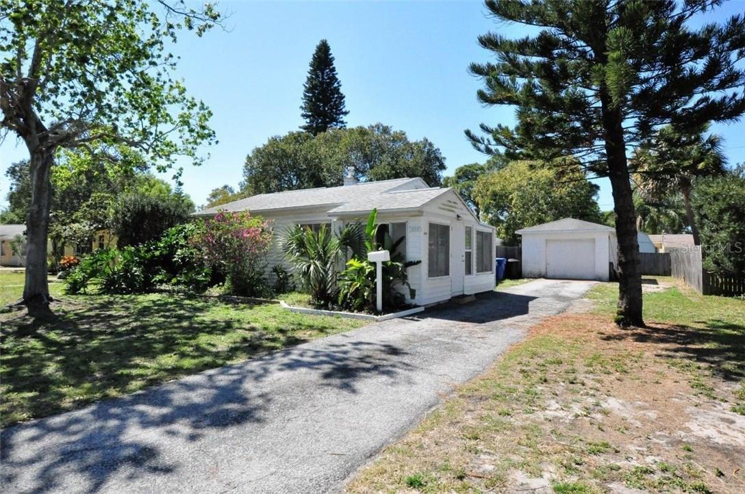 1599 Canterbury Rd., St Petersburg, FL 33710