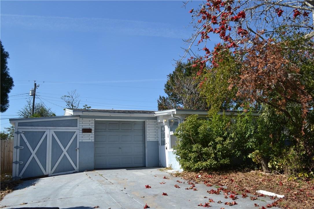 2043 Holiday Dr., Holiday, FL 34691