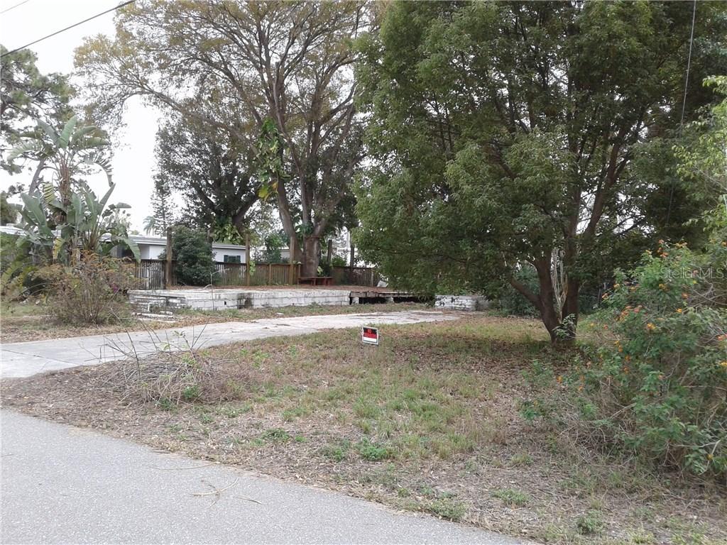 217 Lark Dr., Largo, FL 33778