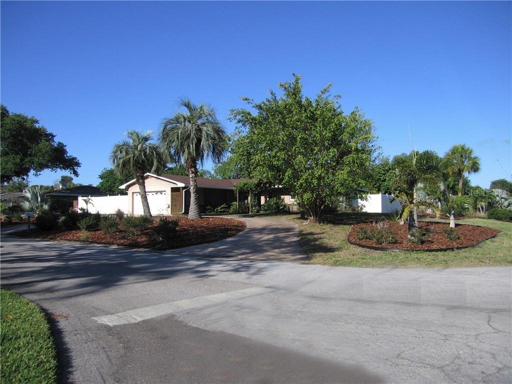 100 Live Oak Ln., Largo, FL 33770