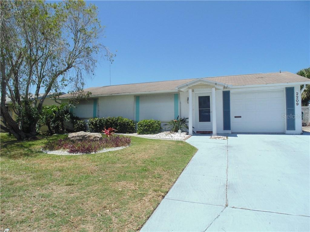 2209 Riomar Dr., Holiday, FL 34691