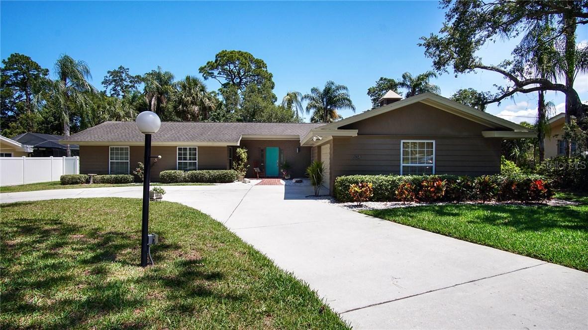 804 Camellia Dr., Largo, FL 33770