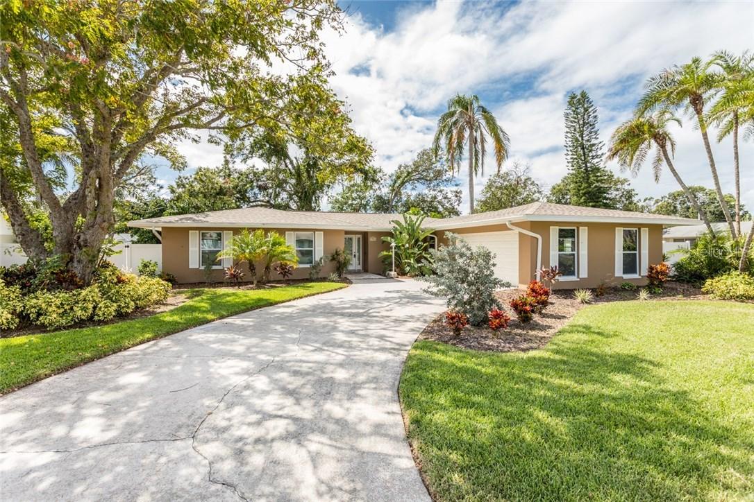 7966 Ivywood Rd., Seminole, FL 33777