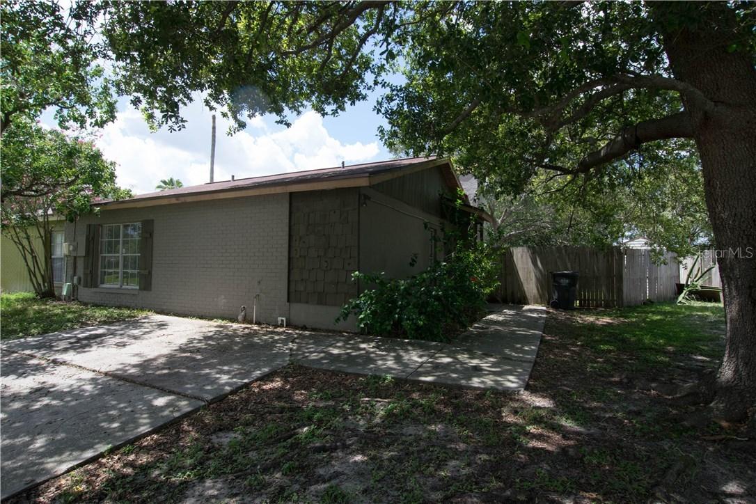 1227 Mohrlake Dr., Brandon, FL 33511