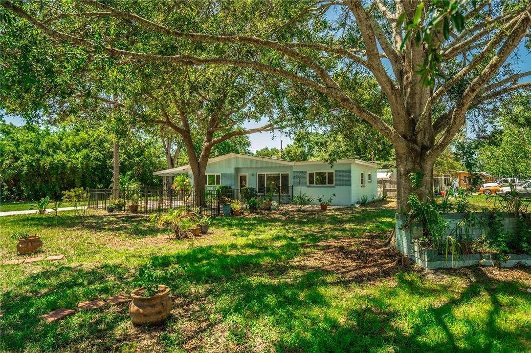 801 Sunset Dr., Tarpon Springs, FL 34689