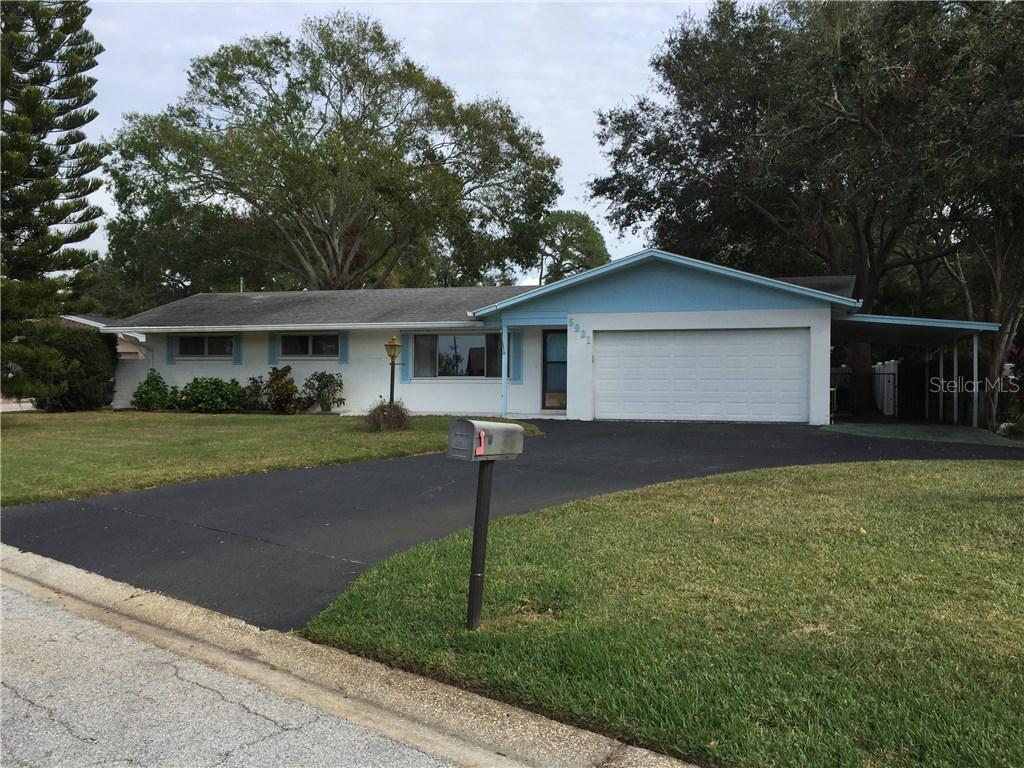 5931 Oakhurst Dr., Seminole, FL 33772