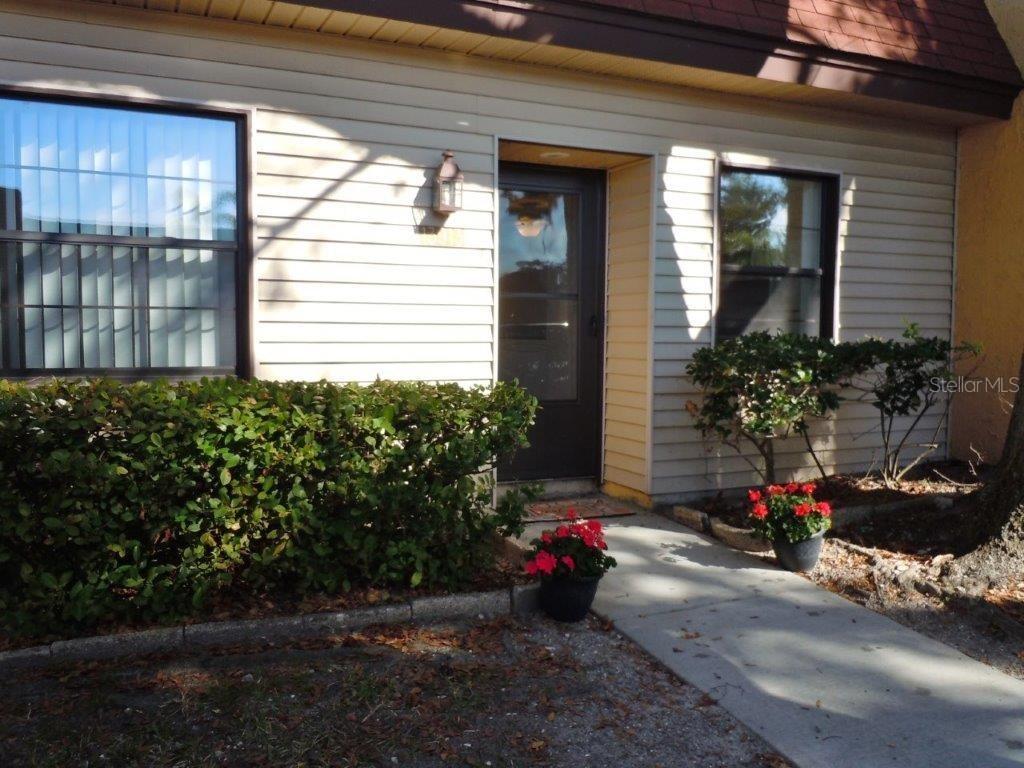 13913 Mission Oaks Blvd, Seminole, FL 33776