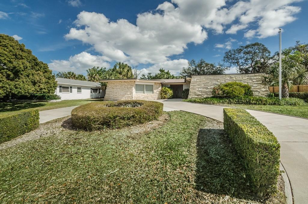 307 Orangewood Ln., Largo, FL 33770