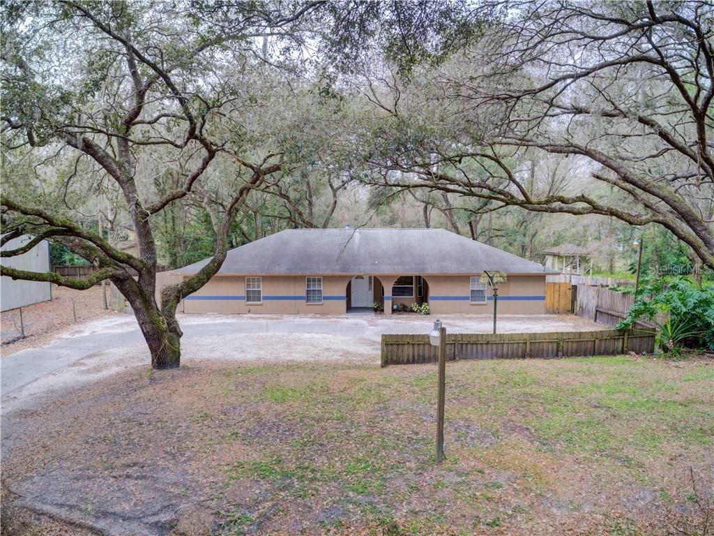 18708 30th St., Lutz, FL 33559