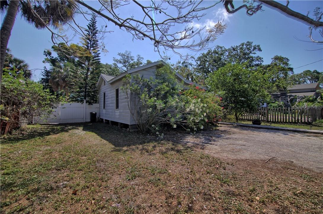 2402 52nd St., Gulfport, FL 33707