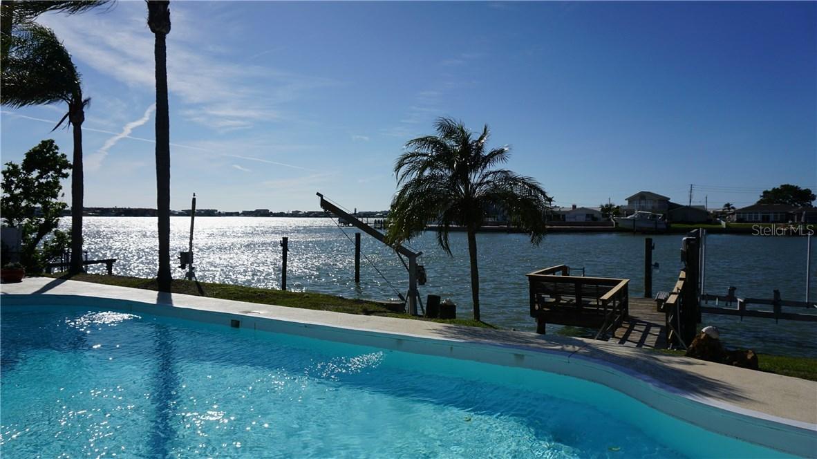 5648 Bayview Dr., Seminole, FL 33772