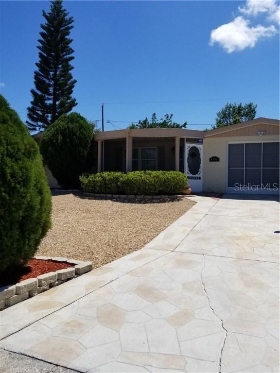 4906 Colonnade Ave., Holiday, FL 34690