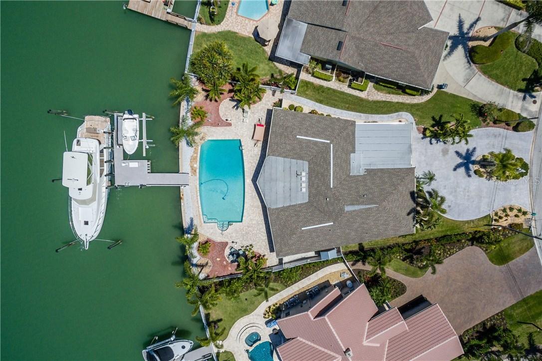38 Dolphin Dr., Treasure Island, FL 33706