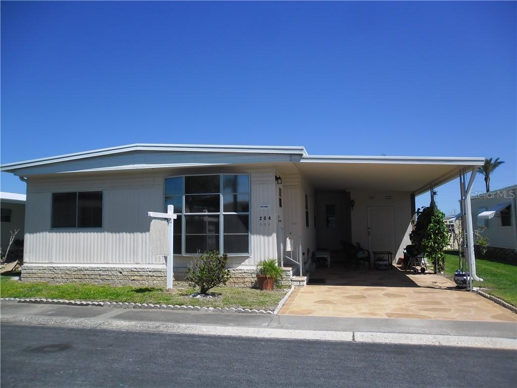 204 Red Maple Dr., Palm Harbor, FL 34684