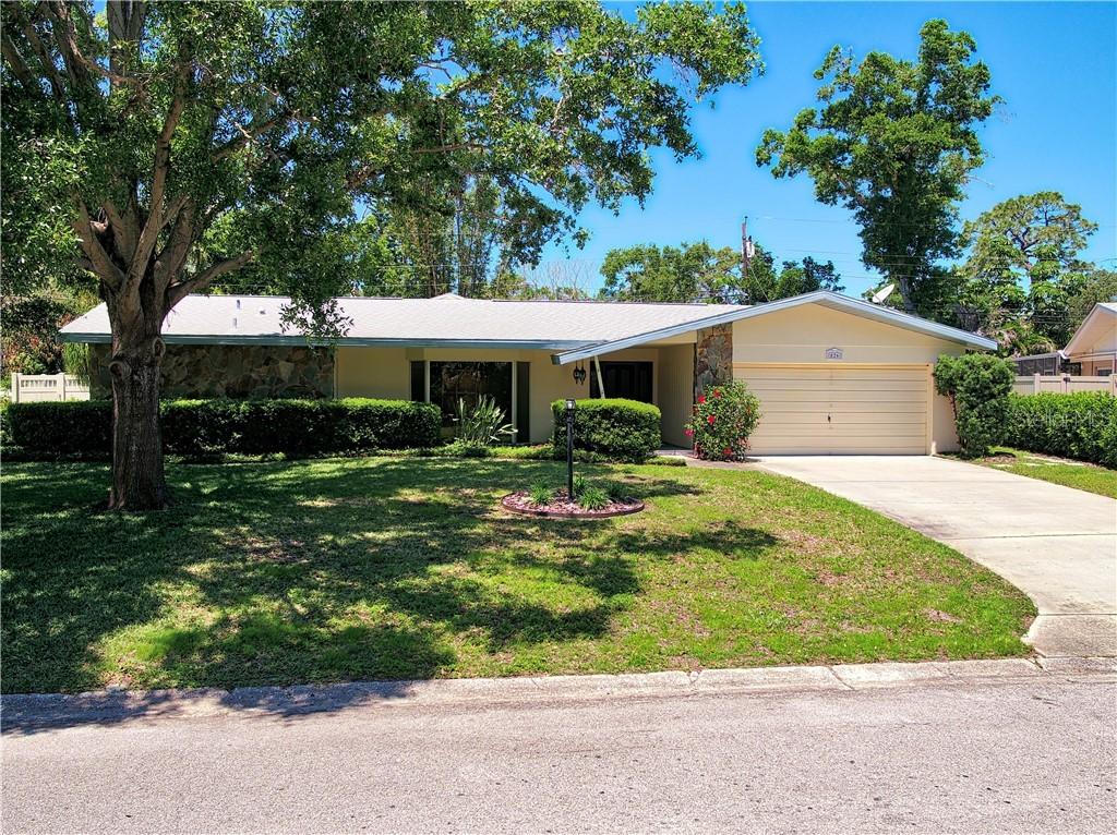826 Fountainhead Dr., Largo, FL 33770