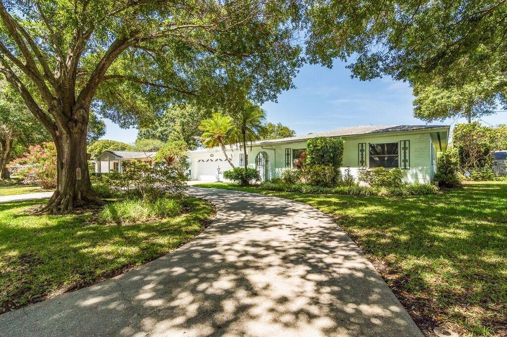 922 Phyllis Ave., Largo, FL 33771