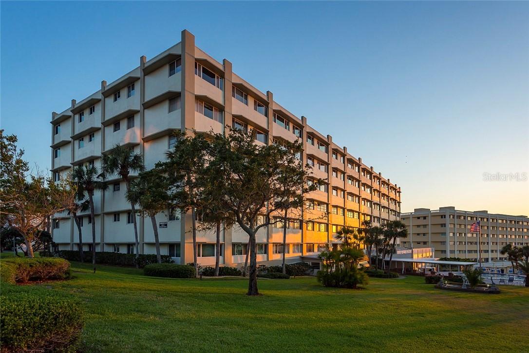 100 Bluff View Dr. #102A, Belleair Bluffs, FL 33770