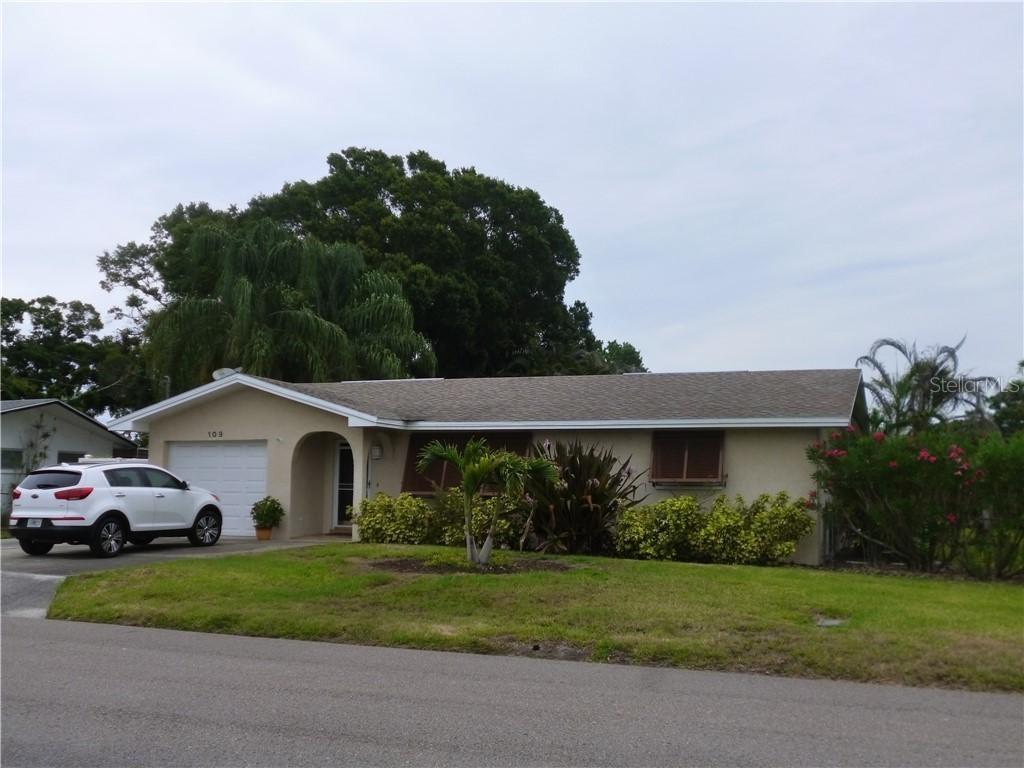 109 Lake Judy Lee Dr., Largo, FL 33771