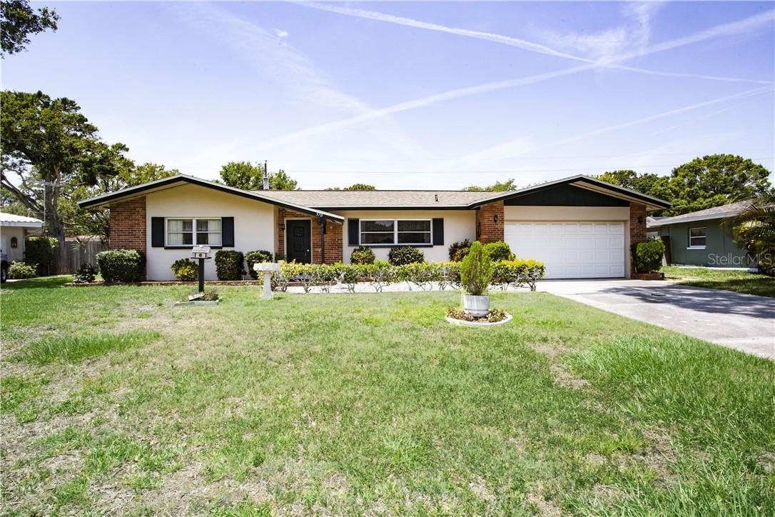 970 Sousa Dr., Largo, FL 33771