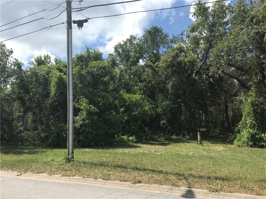 1220 E Oakwood St., Tarpon Springs, FL 34689