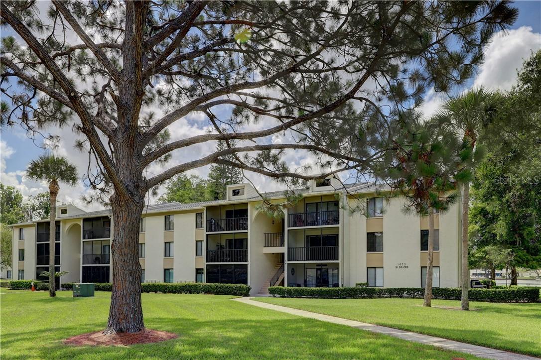1423 Pine Glen Ln. #H2, Tarpon Springs, FL 34688