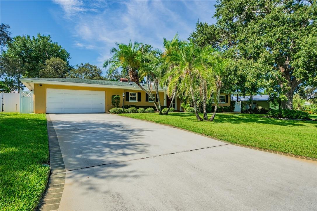 125 Oakwood Dr., Largo, FL 33770