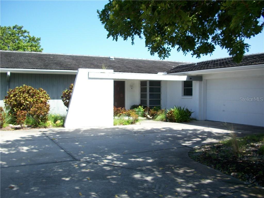 10574 Sovereign Dr., Largo, FL 33774