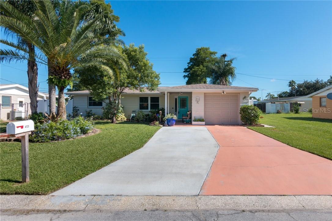 4723 Phoenix Ave, Holiday, FL 34690