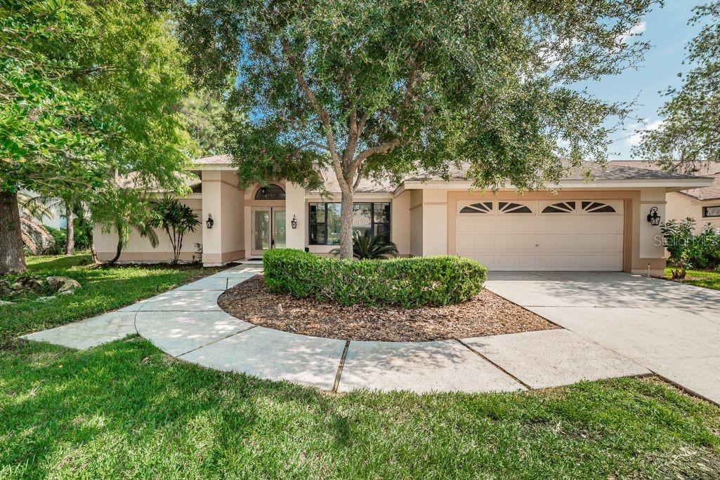 350 E Waterford Cir., Tarpon Springs, FL 34688