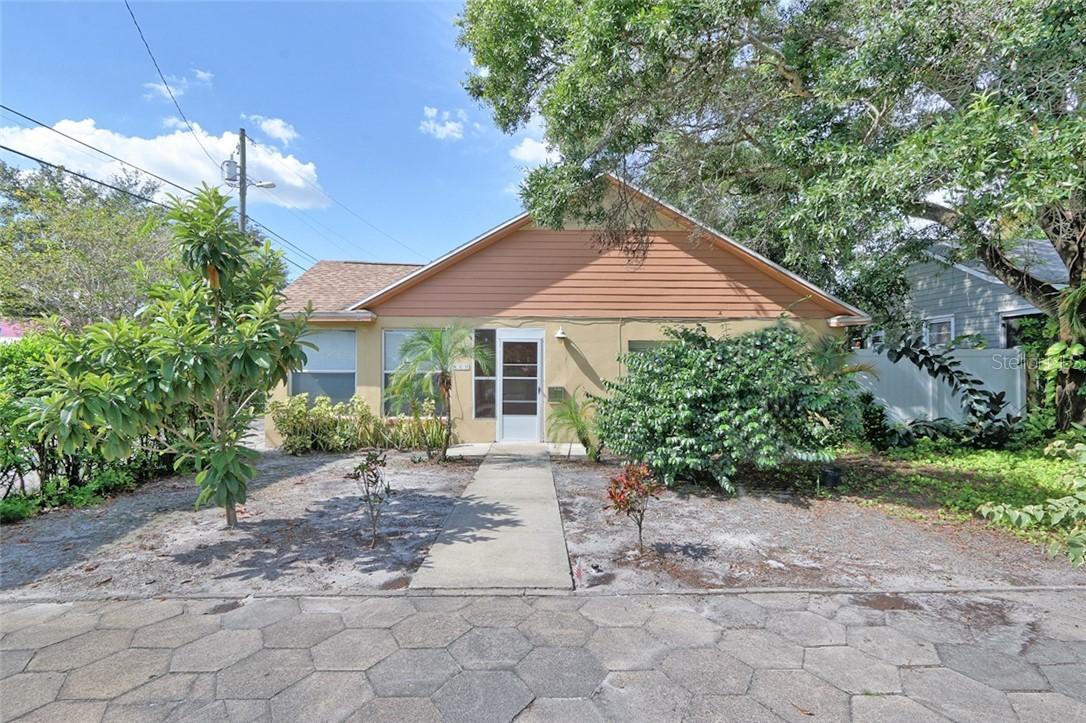 869 29th Ave., St Petersburg, FL 33704