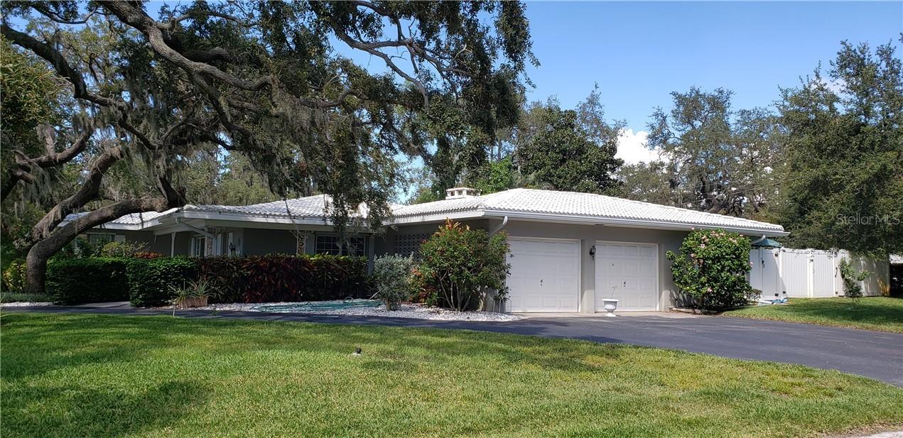 317 Orangewood Ln., Largo, FL 33770