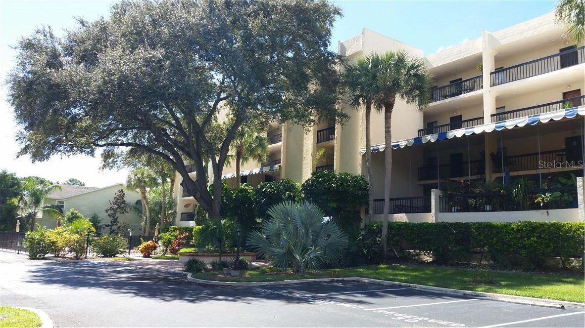 305 Tarpon Point, Tarpon Springs, FL 34689