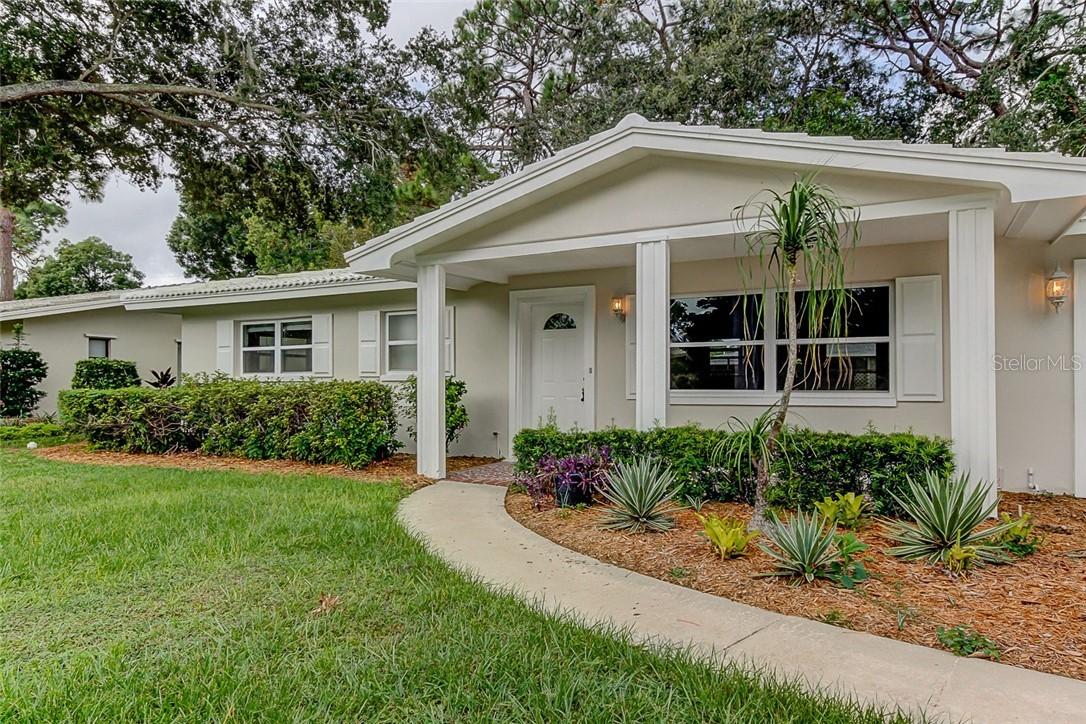 1092 Sousa Dr., Largo, FL 33771