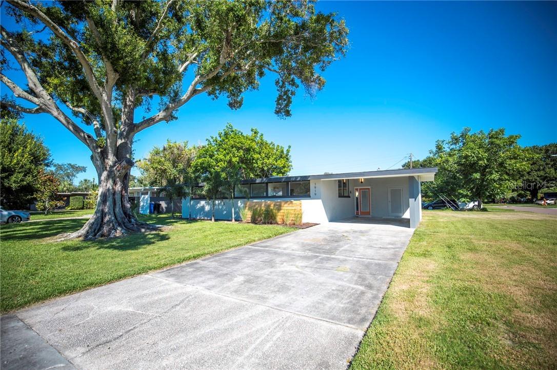 1919 Oxford St., St Petersburg, FL 33710