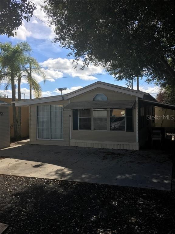 21135 Lazy Days Cir. #35, Lutz, FL 33558