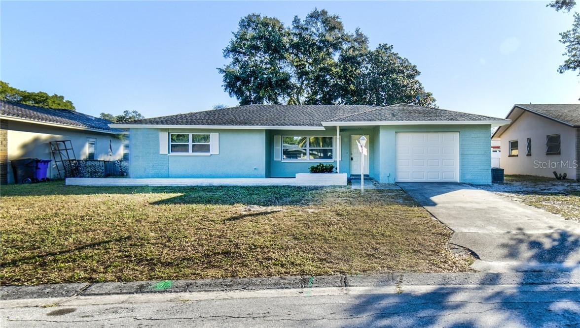 2588 Redwood Cir., Clearwater, FL 33763