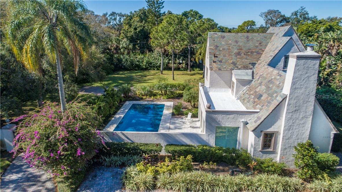 1320 Country Club Rd., St Petersburg, FL 33710