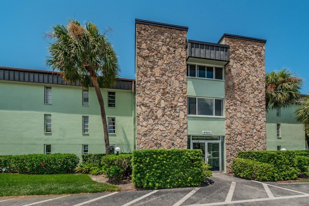 4925 38th Way #A-109, St Petersburg, FL 33711