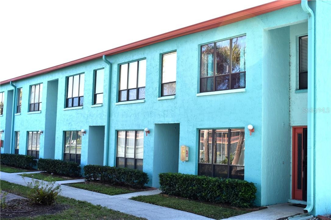 1735 Cupecoy Cir. #L9, Lutz, FL 33558