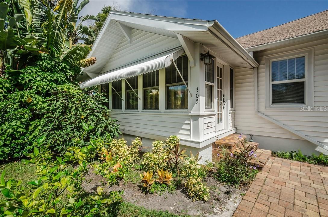 305 15th Ave., St Petersburg, FL 33704