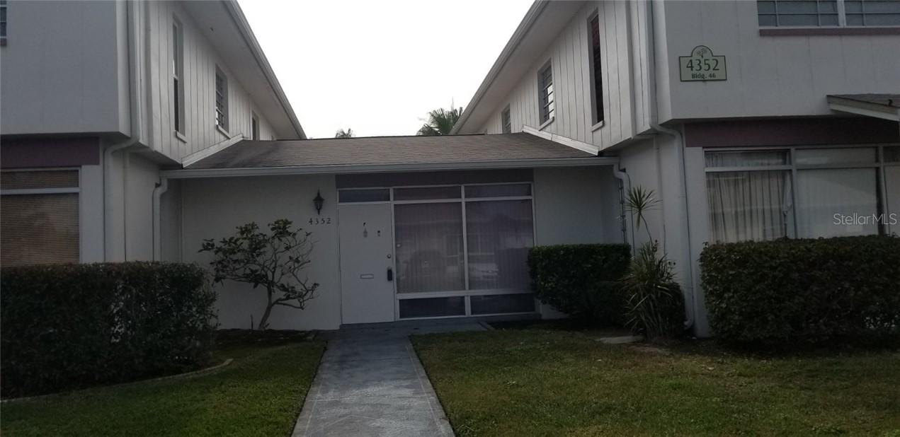 4352 Tahitian Gardens Cir. #F, Holiday, FL 34691