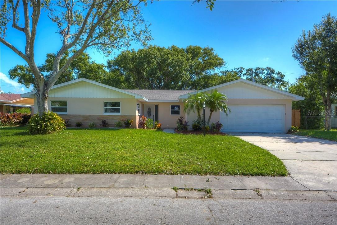 1091 Gershwin Dr., Largo, FL 33771