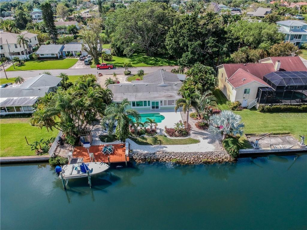 4418 Dolphin Ln., Palmetto, FL 34221