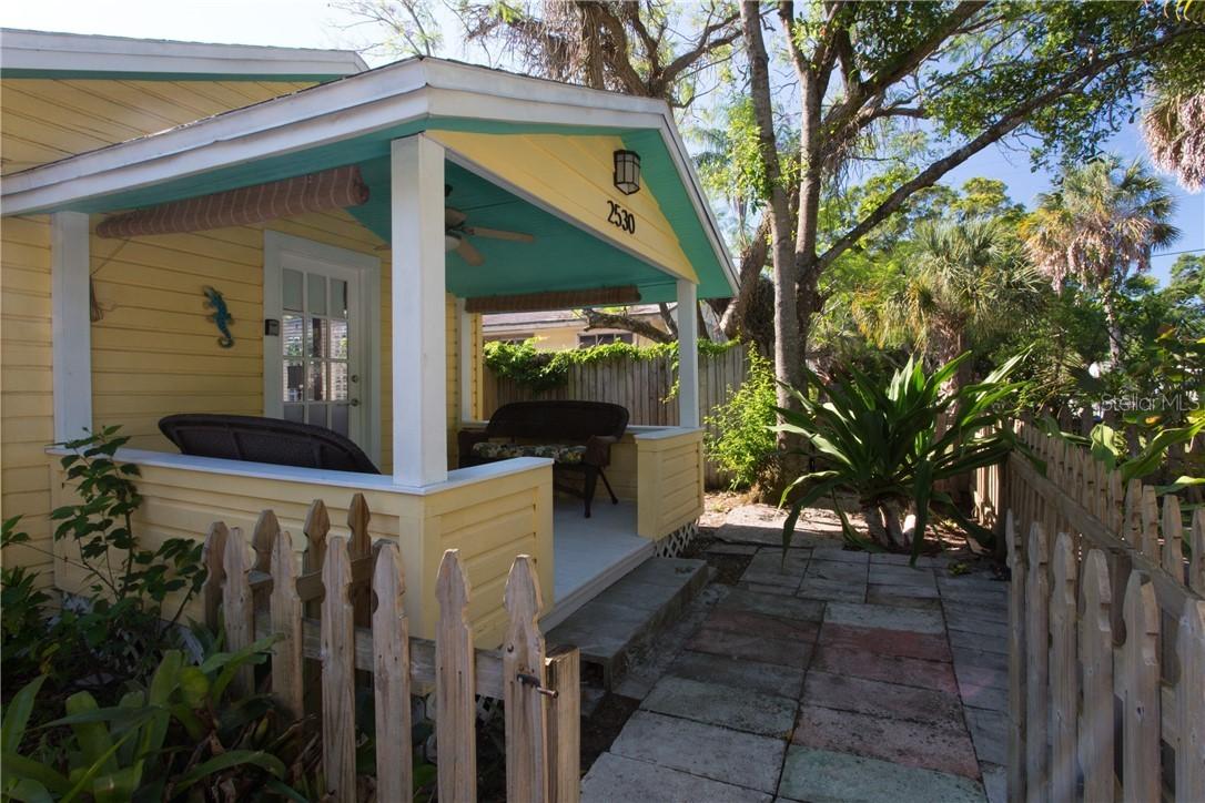 2530 52 St., Gulfport, FL 33707