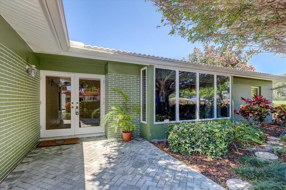 502 Palm Dr., Largo, FL 33770